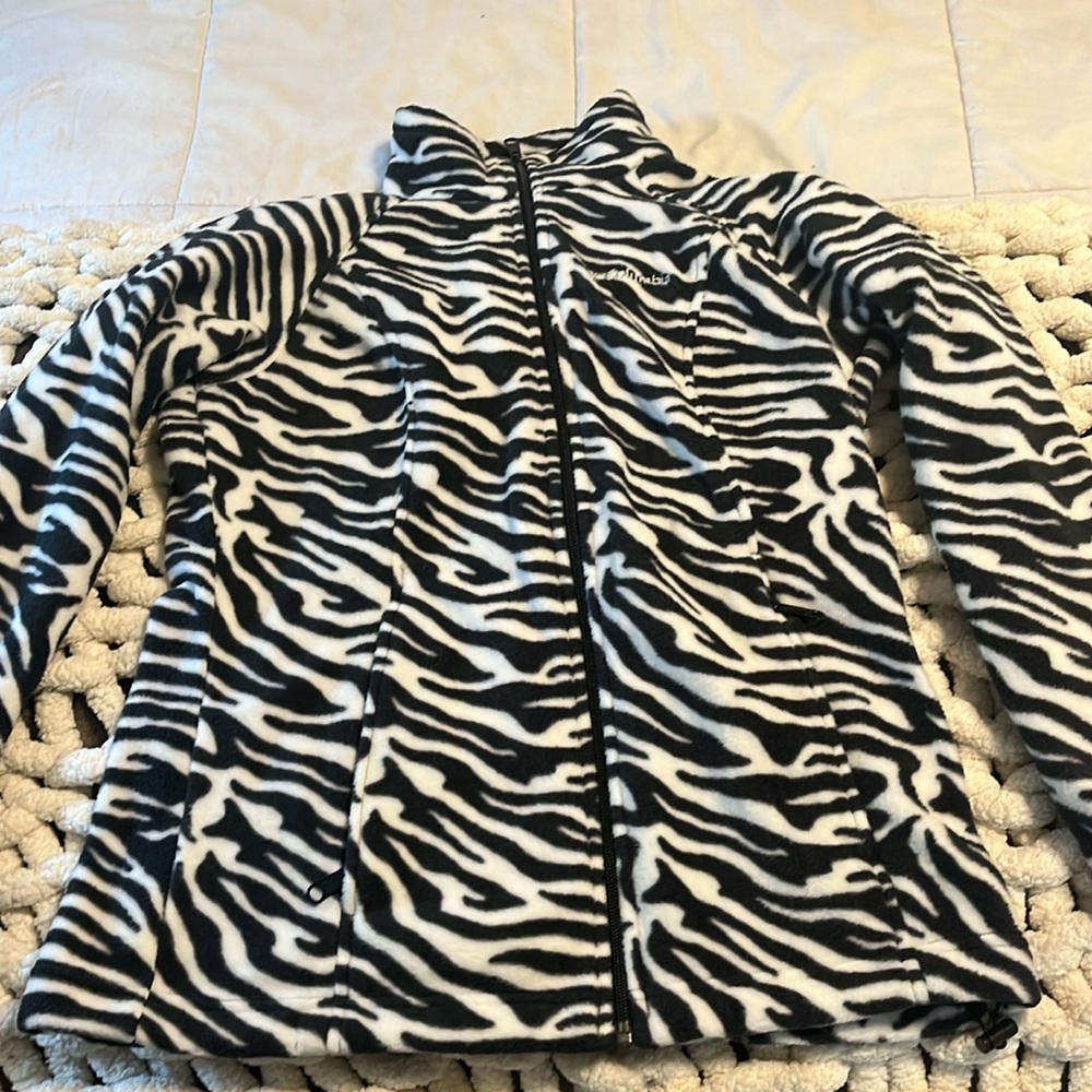 Women’s Small Zebra Pattern Columbia Fleece Zip up